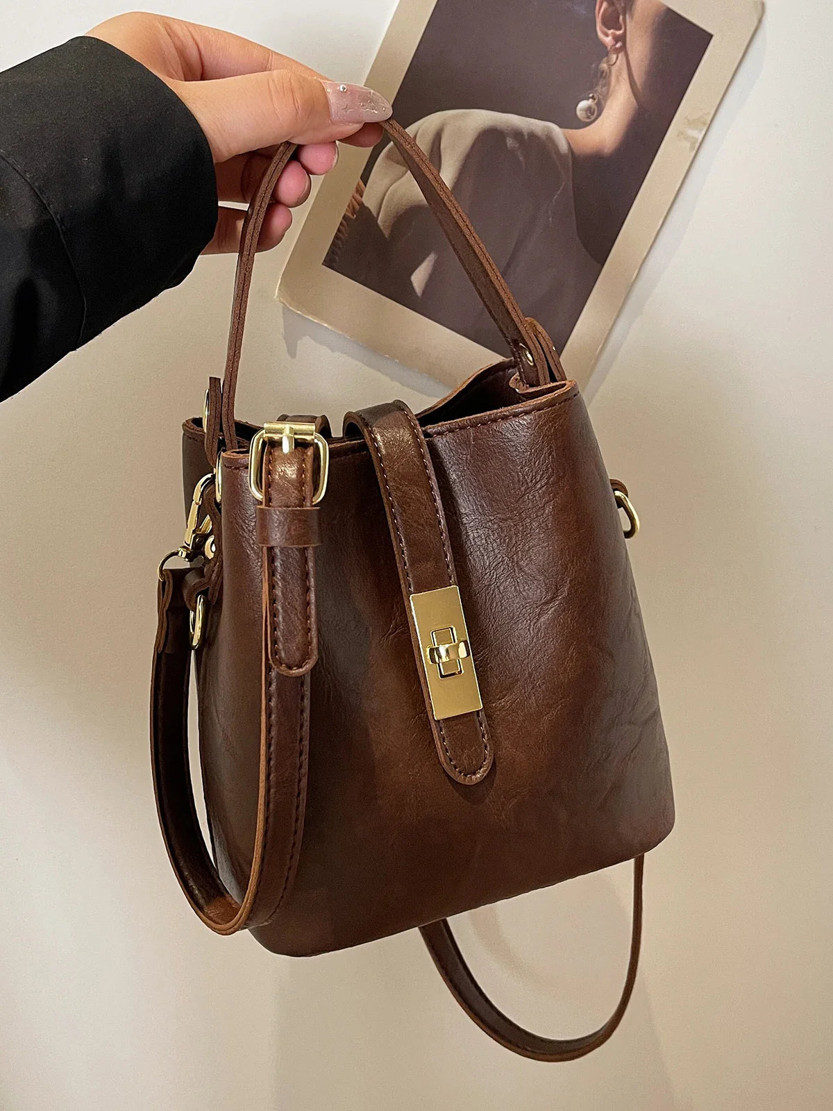 Retro small bag women 2024 new autumn/winter messenger bag fashion HOT portable bucket bag