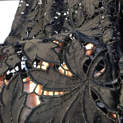 European 2025 Hollow Lace Jeans Women Summer New Black Lace Denim Pants Heavy Industry Beads Hot Diamond Denim Splicing Crochet