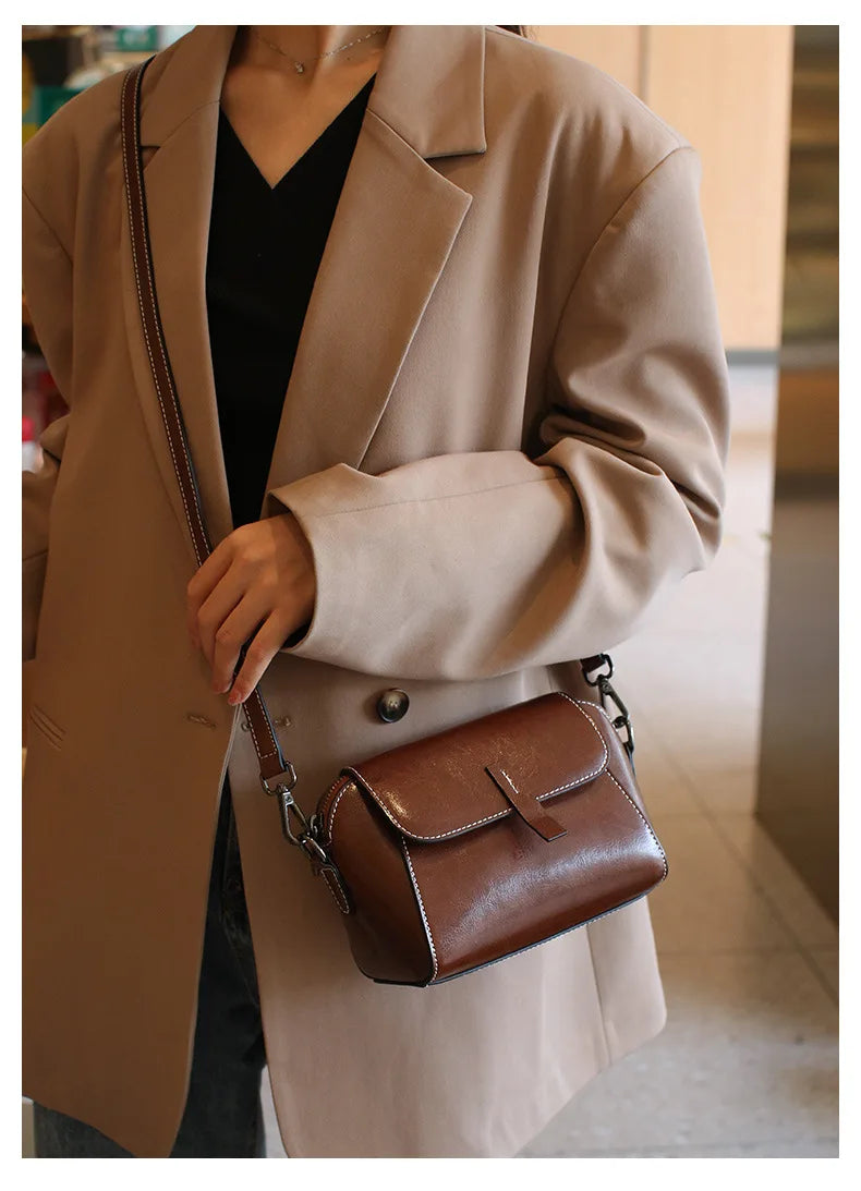 Oil Wax Cowhide Leather Cross Body Small Bag for Women Fashionable and Versatile Shoulder Shell Hand Bag Ladies Casual Phone Bag