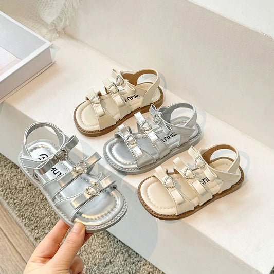 Girls Sandals New 2024 Summer Kids Fashion Bowknot Heart Princess Sandals Party Dress Shoes Children Soft Sole Beach Flats Shoe