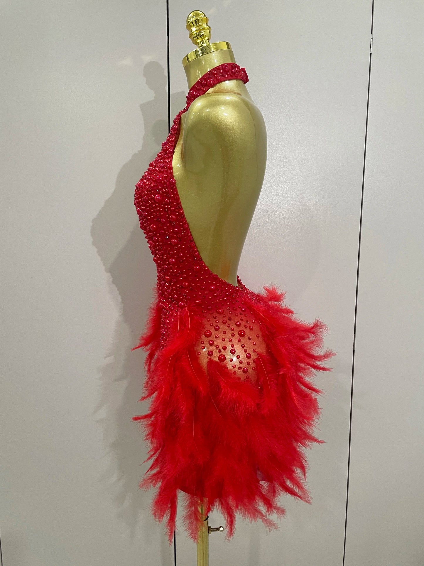 Women Luxury Rhinestones Pearls Feathers Halter Backless Short Dress Women Sexy Celebrate Birthday Dress Nightclub Stage Costume