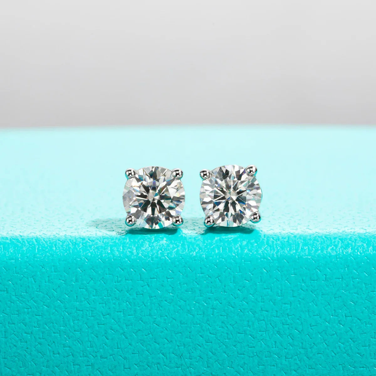 Moissanite Earrings （Not participating in the event.）