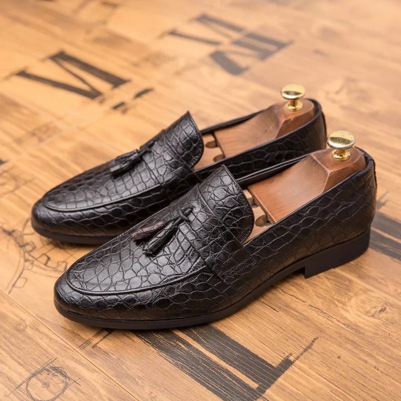 New pointed Business shoes Comfortable soft Leather footwear Men Outdoor non slip Loafers  Moccasins Casual light Flats Zapatos