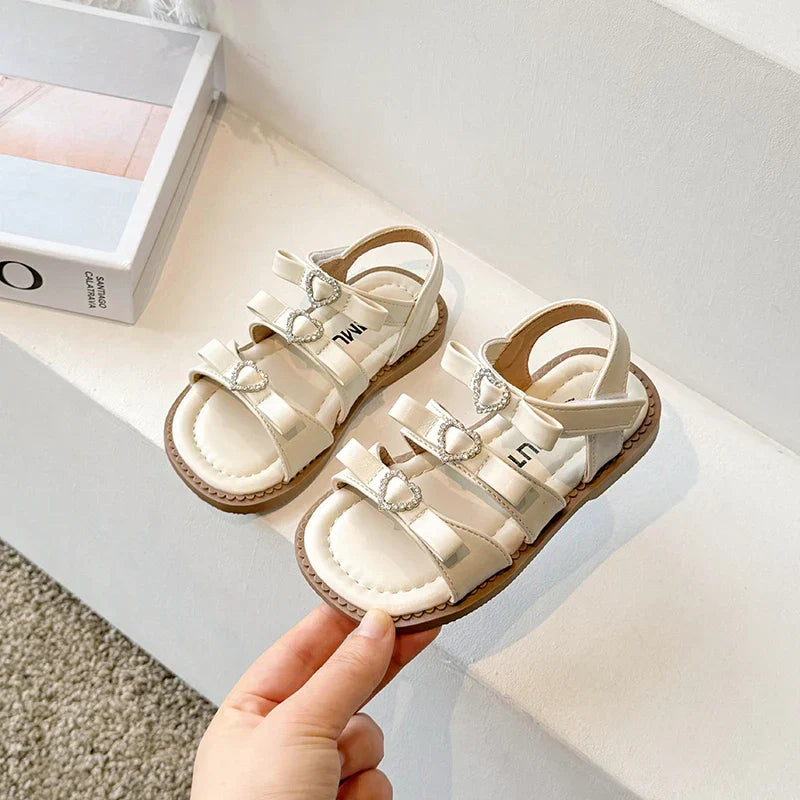 Girls Sandals New 2024 Summer Kids Fashion Bowknot Heart Princess Sandals Party Dress Shoes Children Soft Sole Beach Flats Shoe