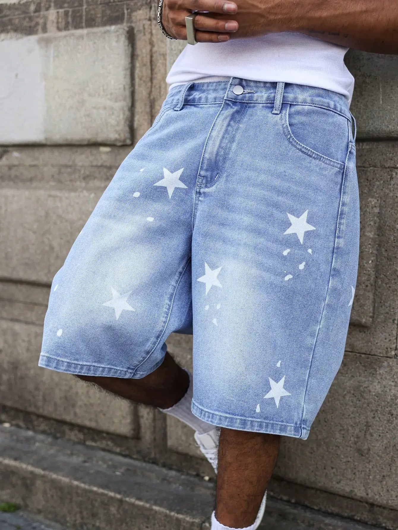 Men's Blue Denim Shorts for Spring and Summer, with Stars Printed on the Legs, Are Stylish and Simple to Match