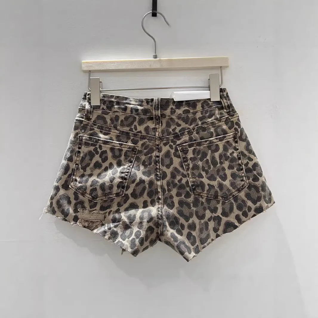 2026 Summer New Retro Leopard Print Ripped Edge Low Waist Denim Shorts Women