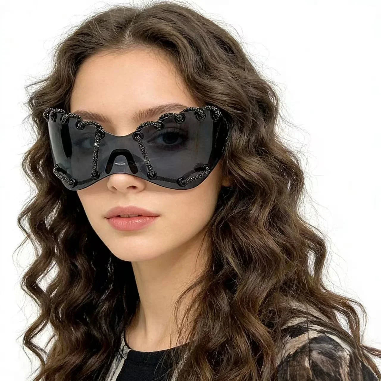 Women's Exaggerated Oversized One-Piece Rhinestone Chain Sunglasses Y2K Retro Futuristic Fashion Silver Goggles Shades for Party