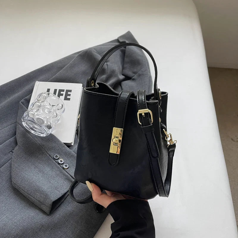 Retro small bag women 2024 new autumn/winter messenger bag fashion HOT portable bucket bag