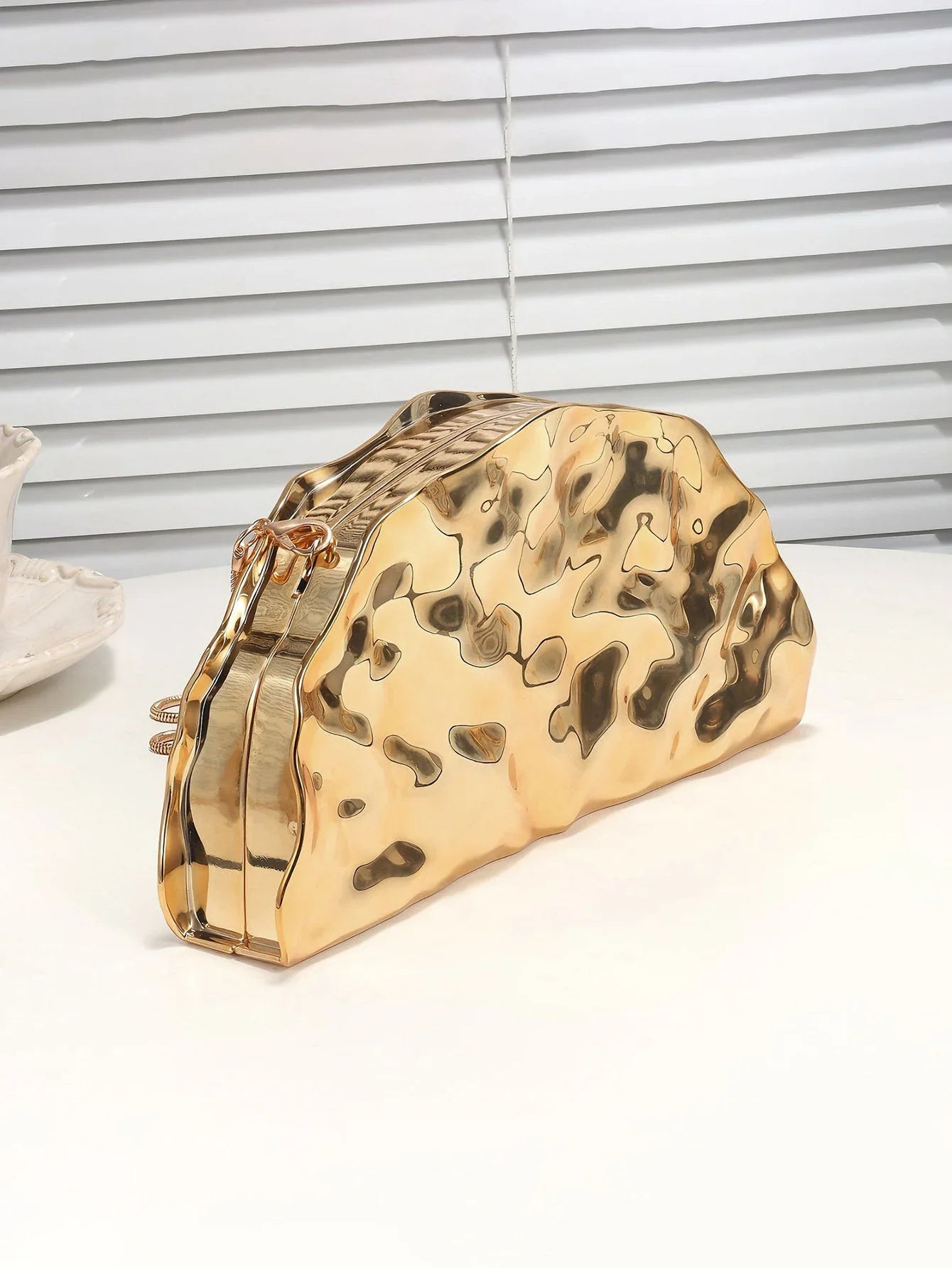 Stylish and sparkly womens evening bag acrylic scallop-shaped clutch wedding party designer chain shoulder bag/crossbody bag