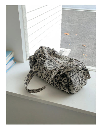 Vintage Leopard Rivet Motorcycle Handbag Barrel Shaped Boston Casual Messenger Bags for Female Shoulder Bag Fashion Ladies Totes