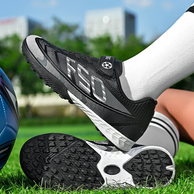 New Kid Football Boots Professional Match Match Boys Soccer Shoes Sports Shoes Non-Slip Sneakers Outdoor Comfortable Unisex