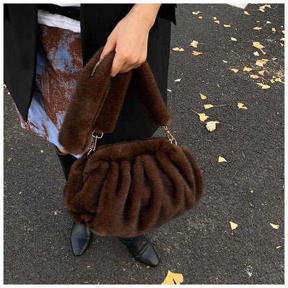 New Womens Shoulder Bag Fluffy Crossbody Bag Vintage Faux Fur Cloud Purse for Autumn Winter Commuting Simplified Storage Bags