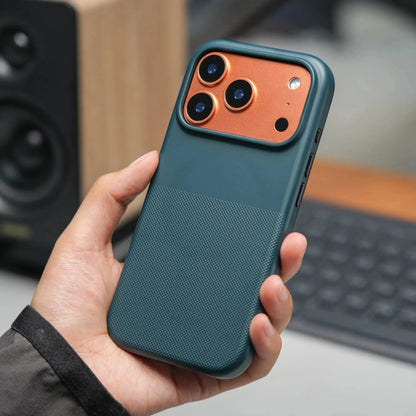 جراب هاتف مغناطيسي مضاد للسقوط بنمط نقطي بملمس طبيعي لهاتف iPhone 17 Pro Max متوافق مع MagSafe مع غطاء حماية بزر التحكم بالكاميرا