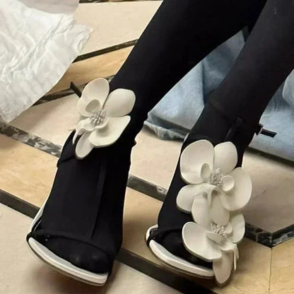 Elegant White Flower Decoration Heeled Sandals for Women Sexy Open Toe Ankle Strap Designer Shoes Fashion Wedding Bridal Shoes