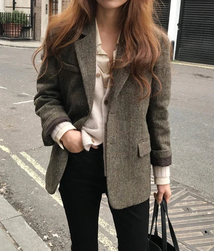 Korean Version Retro Women Long Sleeved Office Lady Short Blazer Coat 2025 Autumn Winter Single Breasted Vacation Tops Versatile