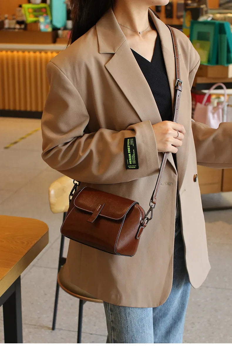 Oil Wax Cowhide Leather Cross Body Small Bag for Women Fashionable and Versatile Shoulder Shell Hand Bag Ladies Casual Phone Bag