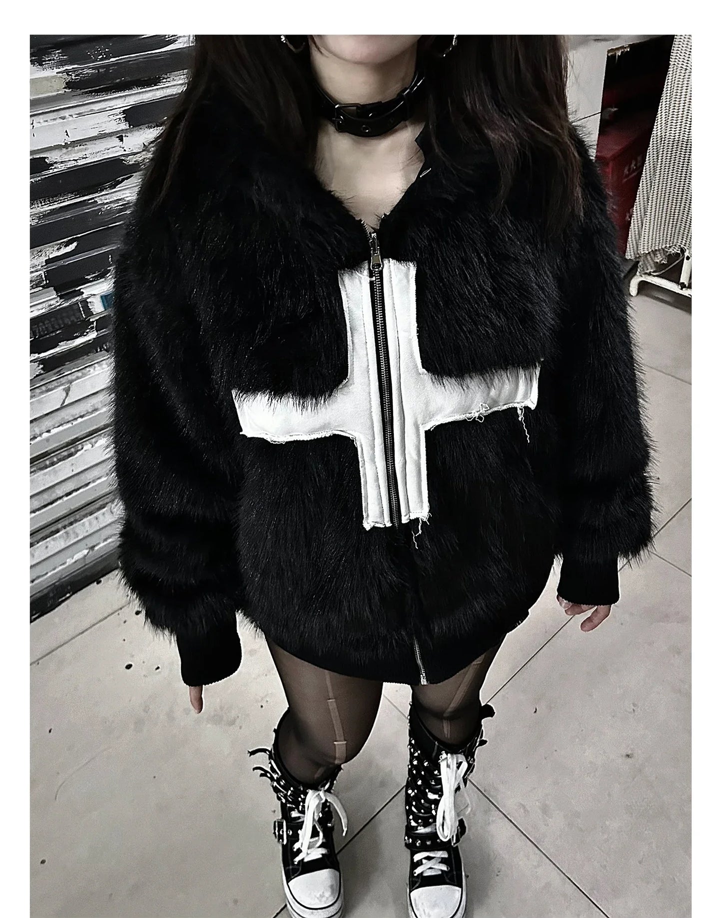 Winter Short Cool Warm Soft Hairy Faux Fur Coat Men with Hood Rivet Luxury Designer Punk Style Clothes Fluffy Jacket