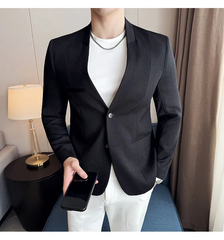 The new Chinese-style collarless suit is fashionable, handsome and versatile. It is a solid-color Korean-style fitted and fashio