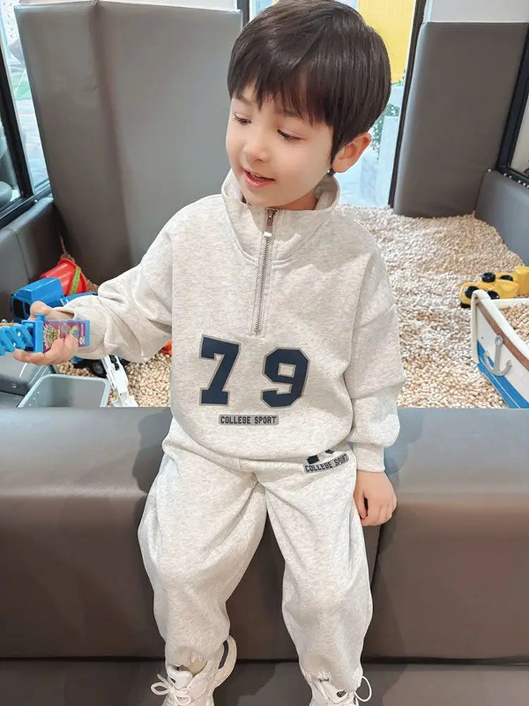 Boy White Grey Stand Collar Letter Sets Loose Casual Cotton Sports Suit Spring Autumn Children's Fashion Tops+Pants 2pcs 1-5 Yrs