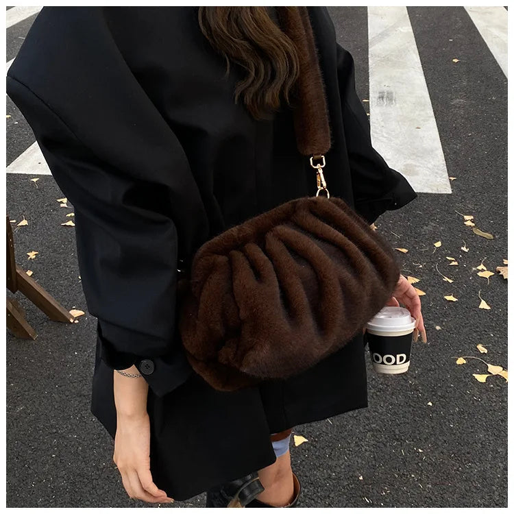 New Womens Shoulder Bag Fluffy Crossbody Bag Vintage Faux Fur Cloud Purse for Autumn Winter Commuting Simplified Storage Bags