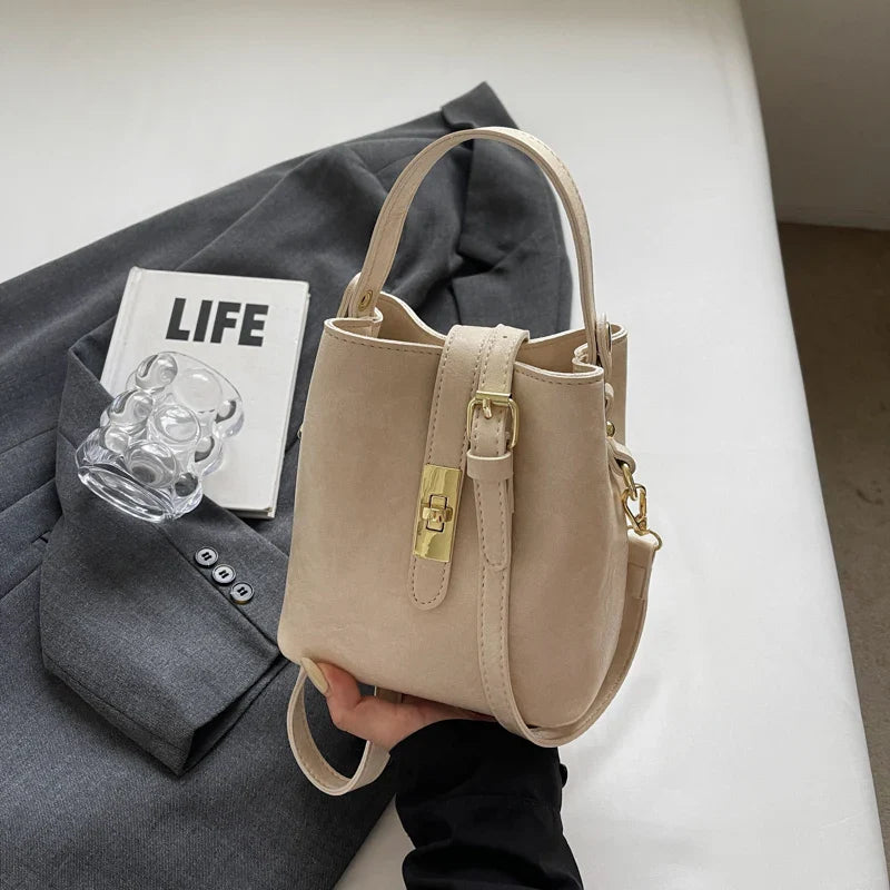 Retro small bag women 2024 new autumn/winter messenger bag fashion HOT portable bucket bag