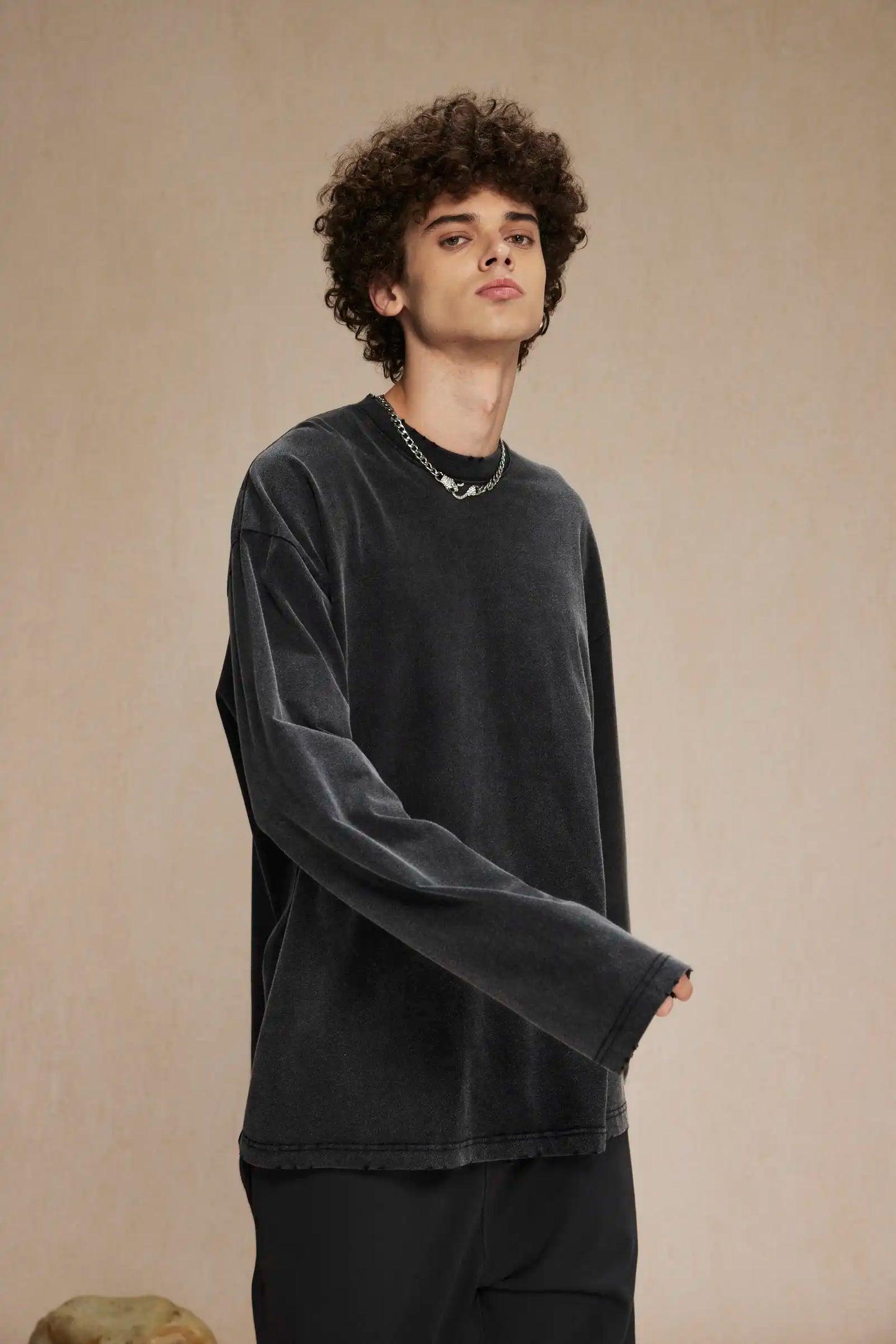 Long-sleeved t-shirt with bottom color