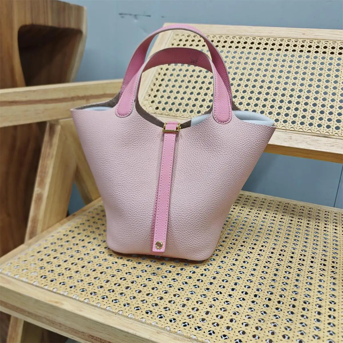 Top Layer Cowhide Leather Handbag European Sle Buet Bag Fre Vegetable Basket Ladies Handbag Soft Handle Casual Faion
