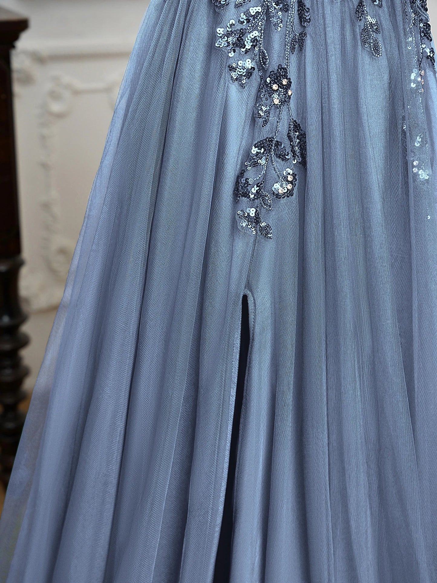Sling Evening Dresses Sexy Spaghetti Straps V-Neck Illusion Sequins Appliques Prom Dress A-Line Train High Split Gowns