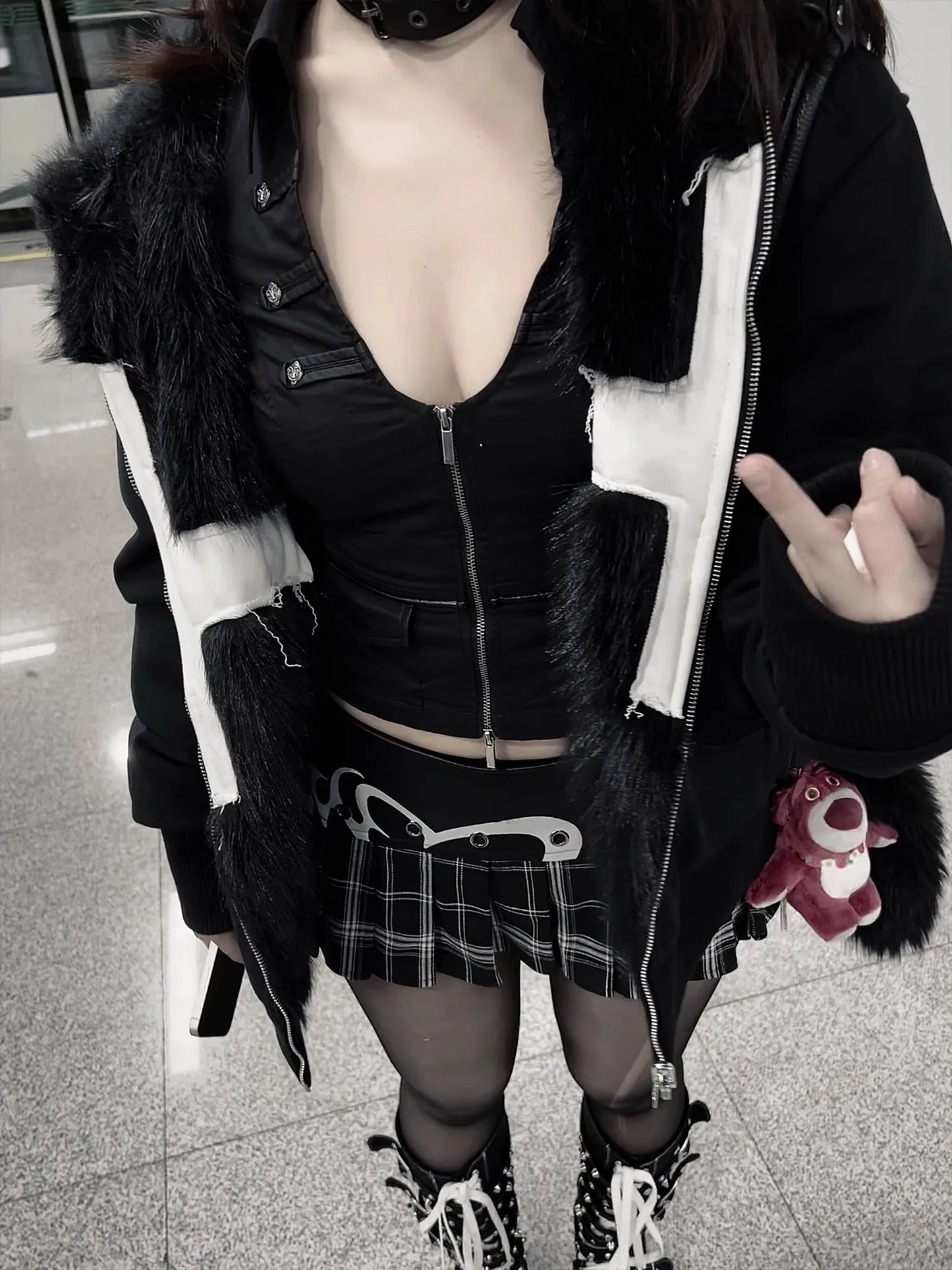 Winter Short Cool Warm Soft Hairy Faux Fur Coat Men with Hood Rivet Luxury Designer Punk Style Clothes Fluffy Jacket