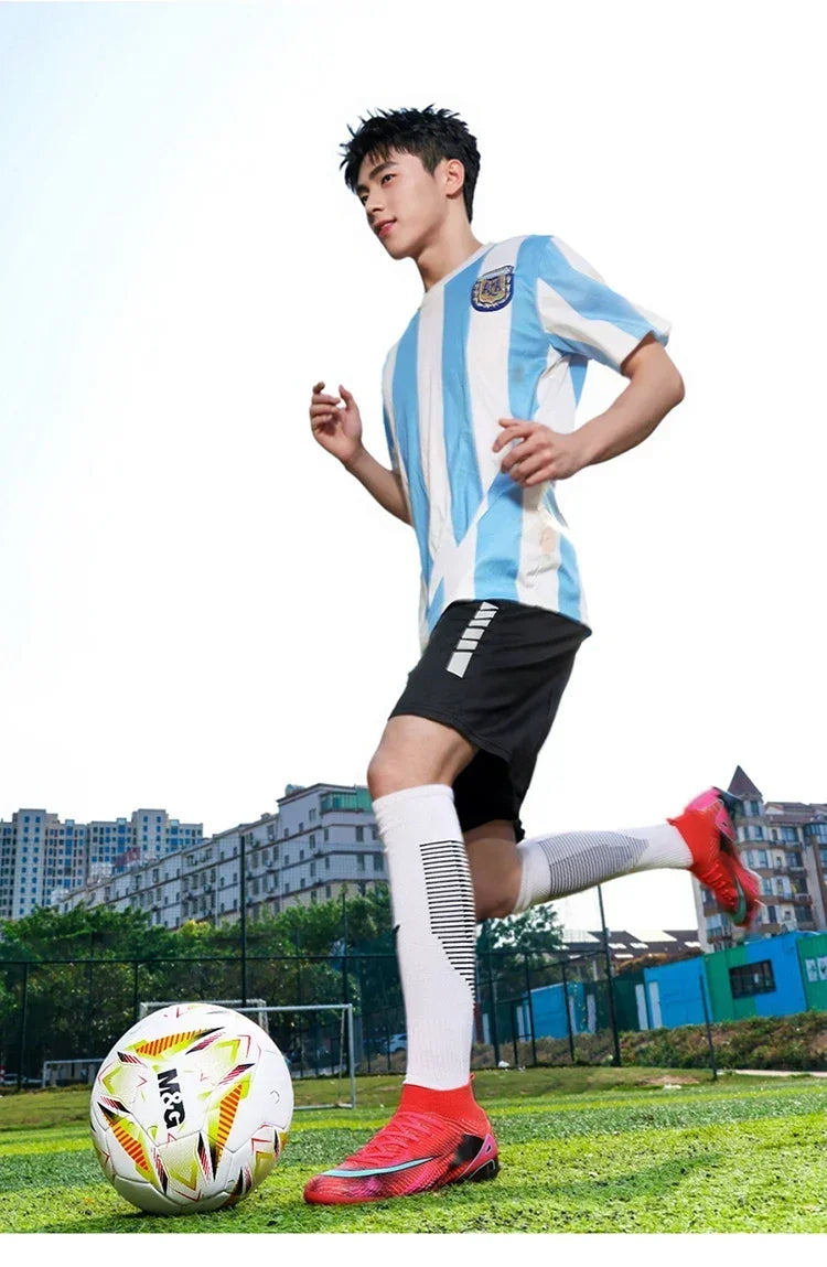 New Men Football Boots Adult Society Original Indoor Professional Women Soccer Shoes Unisex Ultralight Football Shoes Sneakers
