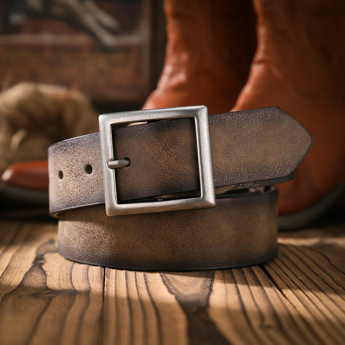 A Casual and Retro Belt, a Waist Accessory for Western-Style Clothing, Metal Buckle, PU Belt, Suitable for Both Men and Women