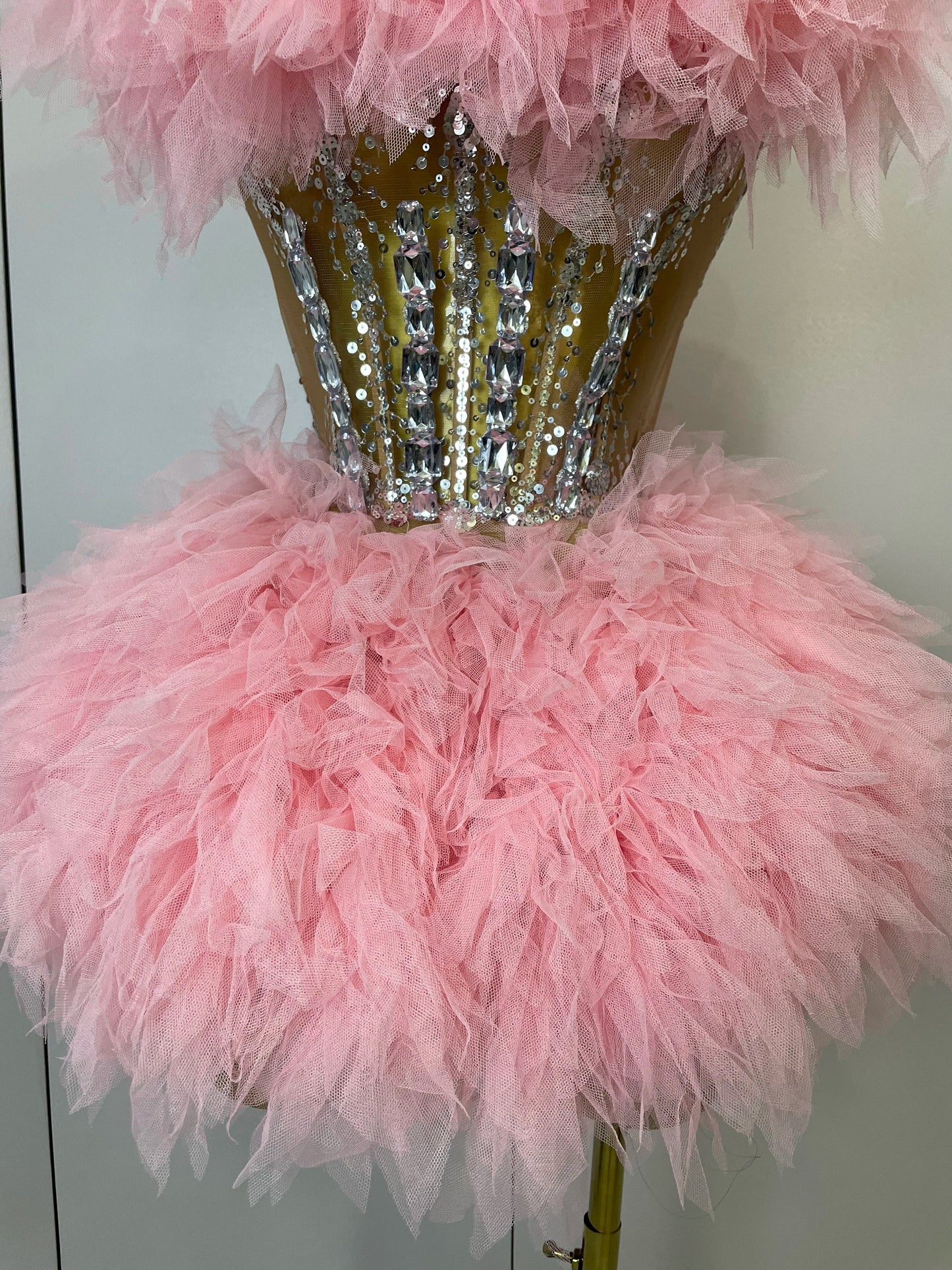 2025Women Sexy Backless Strap Mesh Fluffy Skirt 2 Pieces Diamond Sequins Stage Performance Costume Birthday Party Shooting Dress