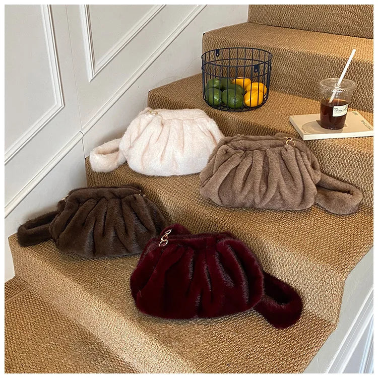 New Womens Shoulder Bag Fluffy Crossbody Bag Vintage Faux Fur Cloud Purse for Autumn Winter Commuting Simplified Storage Bags