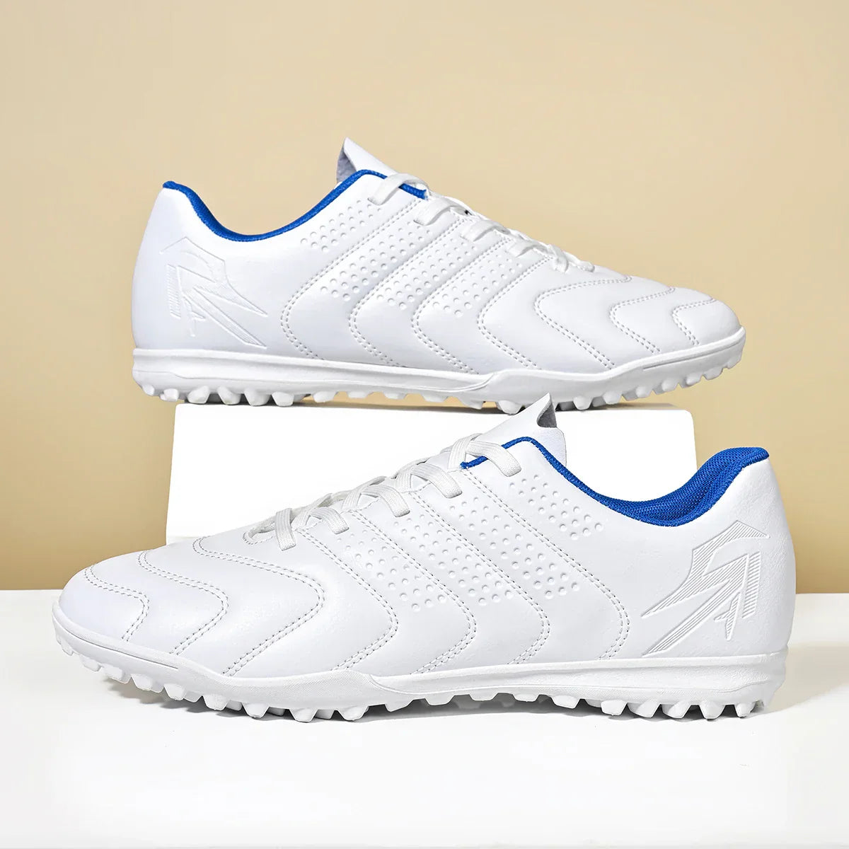 High quality low cut TF sports football shoes, comfortable, breathable, and non slip, effectively protecting the ankle
