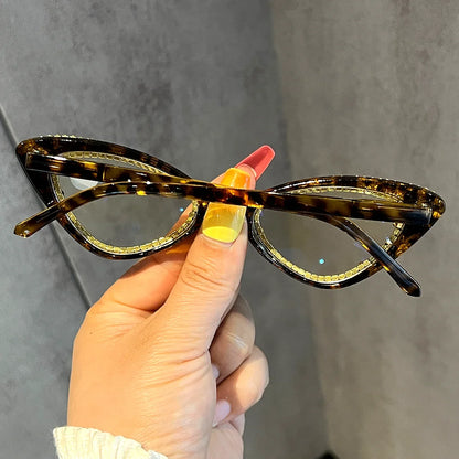 Luxury Sexy Small Cat Eye Reading Glasses Women 2025 Trendy Retro Spring Leg Presbyopia Glasses Ladies Fashion Optical Eyewear