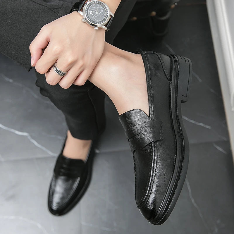 Men's Classic Leather Casual Shoes With Anti-Slip Thick Sole  Outdoor Walking Shoe  Pointed  Toe Comfortable And Durable Loafers