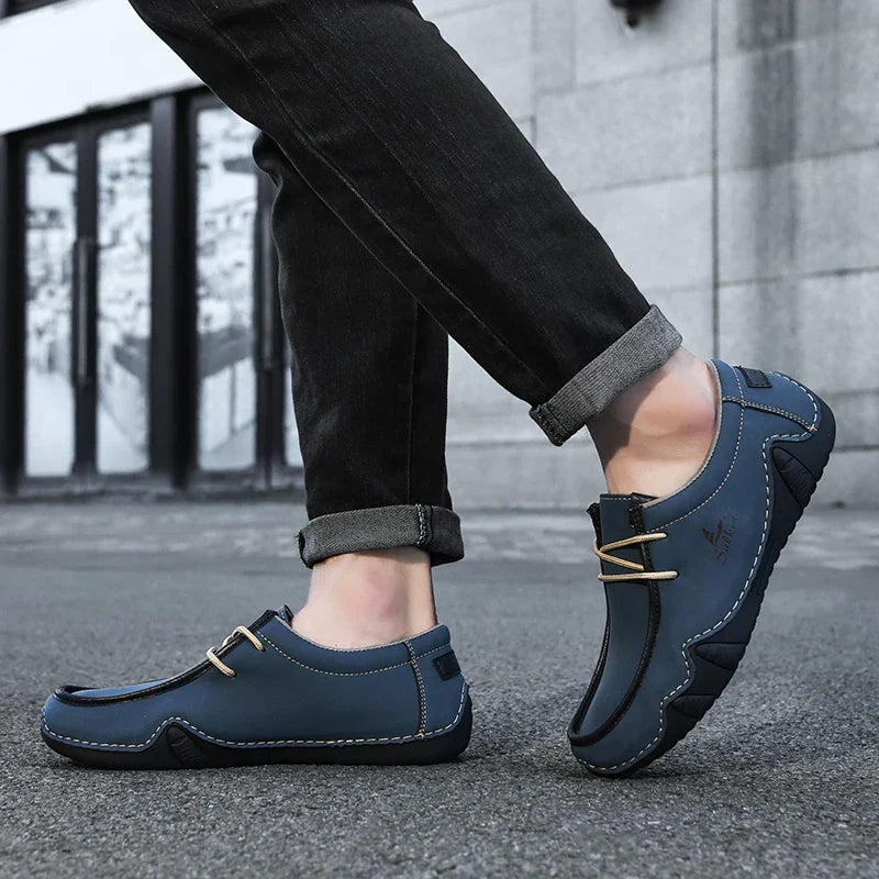 New 2024 Fashion Handmade Leather Casual Men Shoes Design Sneakers Man Loafers Breathable Low Top Flat Shoes Driving Plus Size
