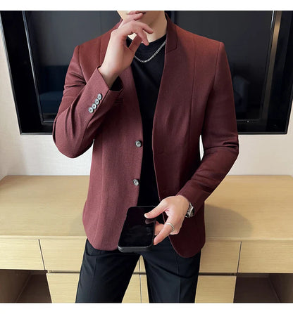 The new Chinese-style collarless suit is fashionable, handsome and versatile. It is a solid-color Korean-style fitted and fashio