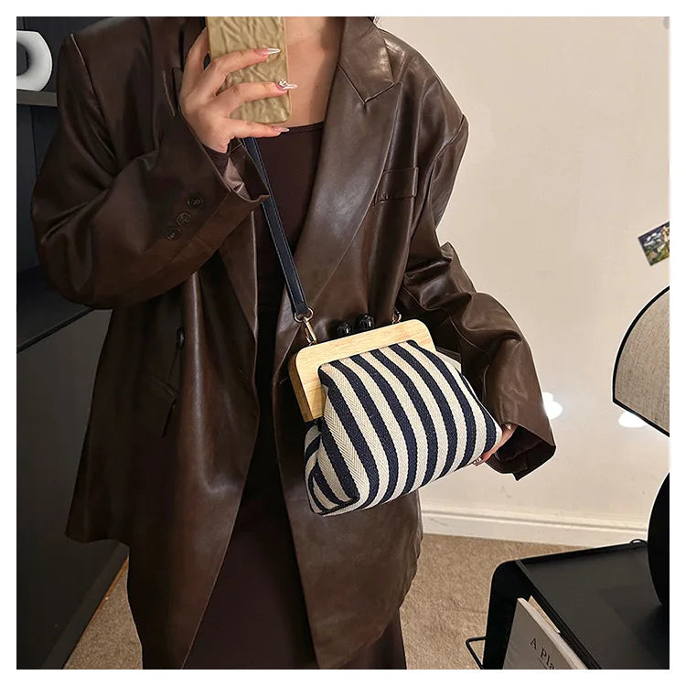 Fashion Striped Wooden Clip Shell Women Shoulder Bags Elegant Crossbody Bags Clutch Purses for Party 2026