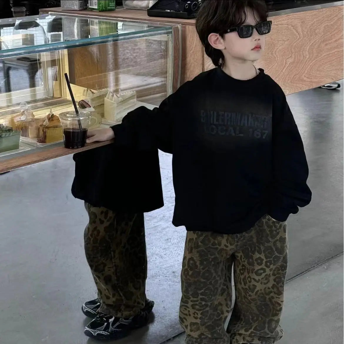 Boys Spring Autumn New Korean Children's Black Letter Sweatshirt + Leopard Vintage Denim Loose Pants Girl Kid Fashion 2pcs Set