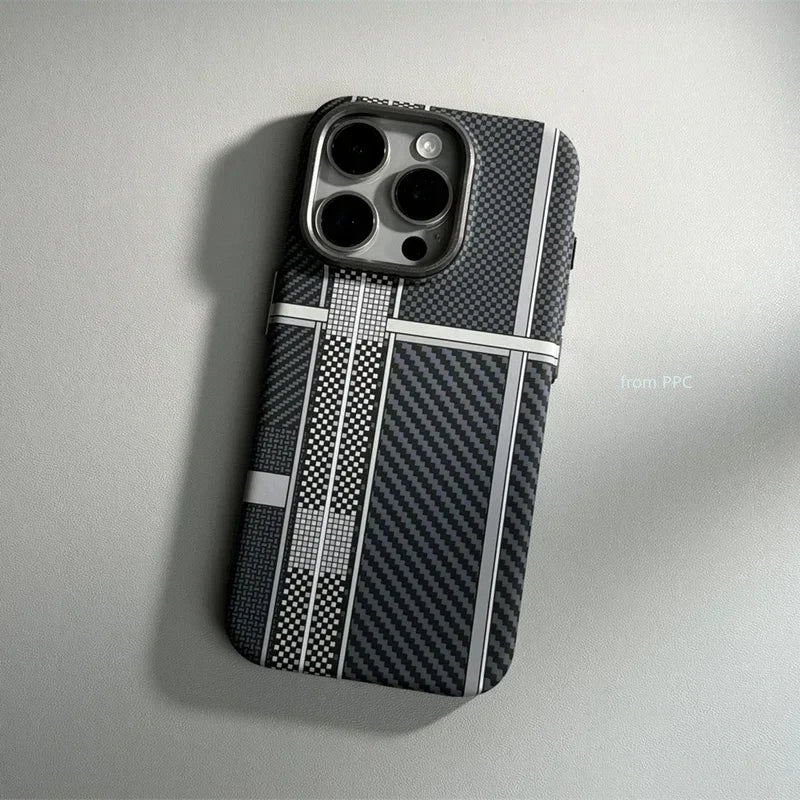 حافظة لهاتف آيفون 17 16 15 14 برو ماكس من ألياف الكربون بتصميم هندسي تجريدي، غطاء MagSafe، شحن مغناطيسي، واقي كاميرا Funda