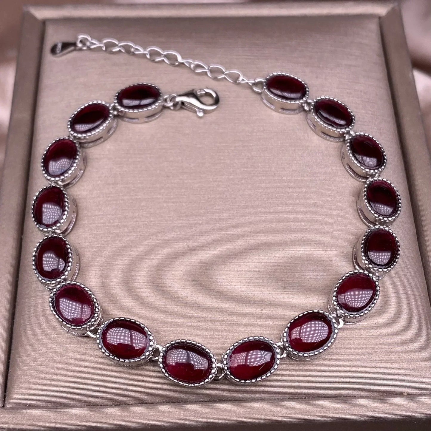 S925 sterling silver bracelet set with 17 natural garnets, simple and elegant women's bracelet jewelry, suitable for daily wear