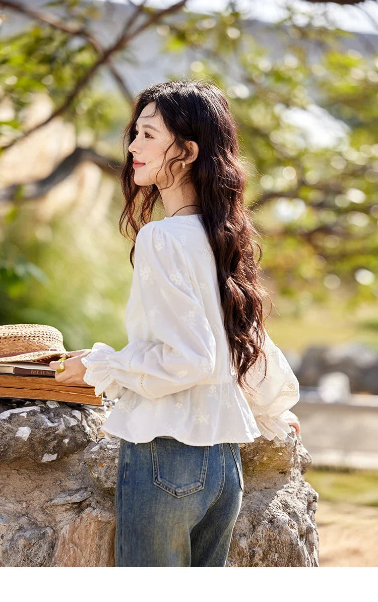 Embroidered Blouse Women 2025 Spring New French Elegant Apricot Lace Premium Drawstring Design V Neck Tops MXE11X1708
