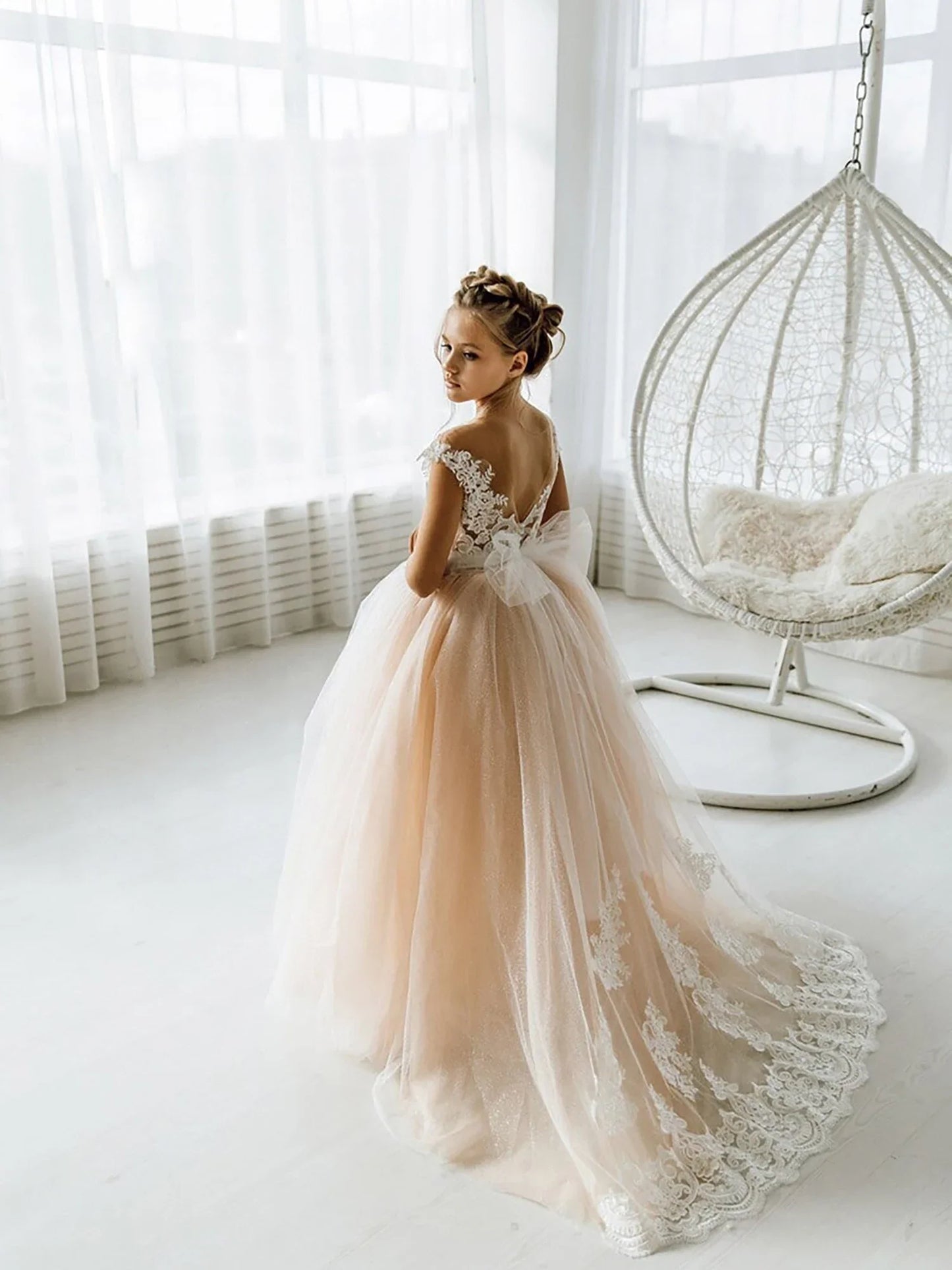 Cute Flower Girl Dresses for Wedding Big Bow Appliques Long Little Pageant Gowns Girls White Tulle First Communion Gowns