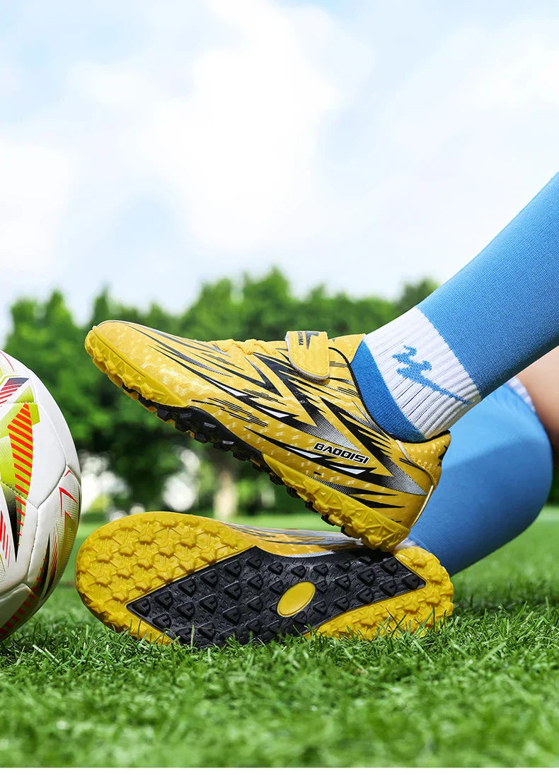 New Football Shoes Children Non Slip Society Cleats Soccer Shoes Kids Indoor Football Field Boots Fast Professional Sneaker28-39