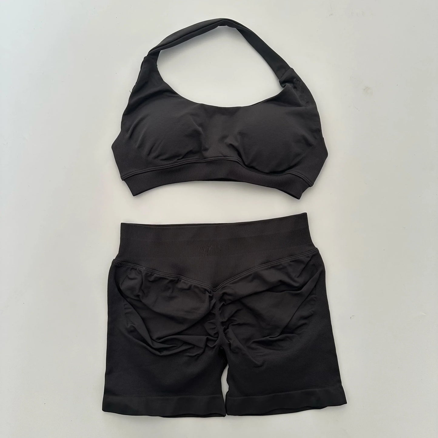Yoga Shorts Set Seamless Yoga Set Workout Scrunch Shorts Sets Halter Sports Bra Scrunch Shorts Fitness Clothes Gym Suit