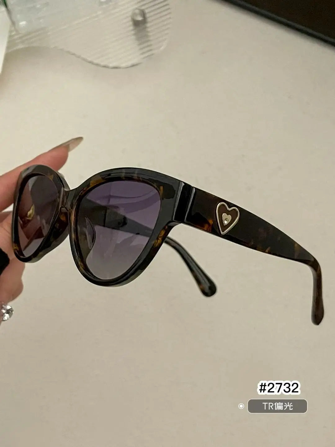 Retro TR Polarized Cat Eye Sunglasses for Women Heart Shape Metal Hinge Decoration Shades UV400 Protective Fashion Sun Glasses