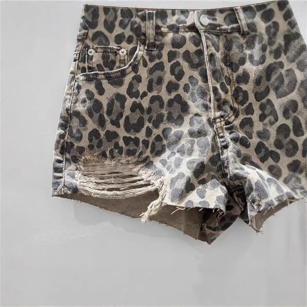 2026 Summer New Retro Leopard Print Ripped Edge Low Waist Denim Shorts Women