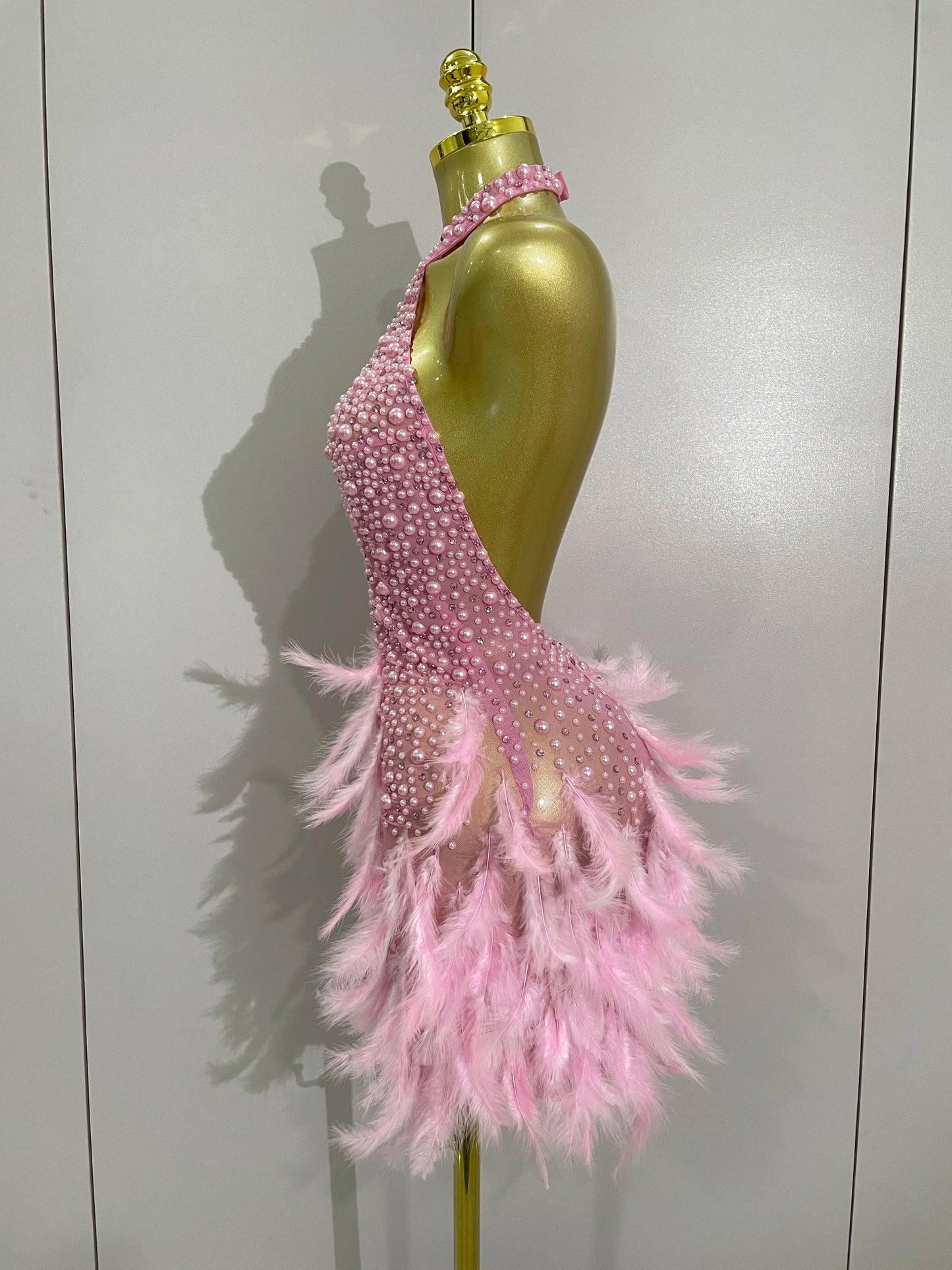Women Luxury Rhinestones Pearls Feathers Halter Backless Short Dress Women Sexy Celebrate Birthday Dress Nightclub Stage Costume