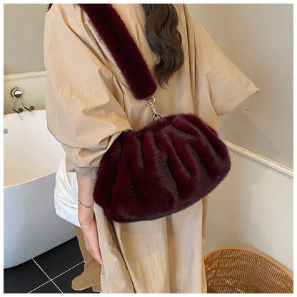New Womens Shoulder Bag Fluffy Crossbody Bag Vintage Faux Fur Cloud Purse for Autumn Winter Commuting Simplified Storage Bags